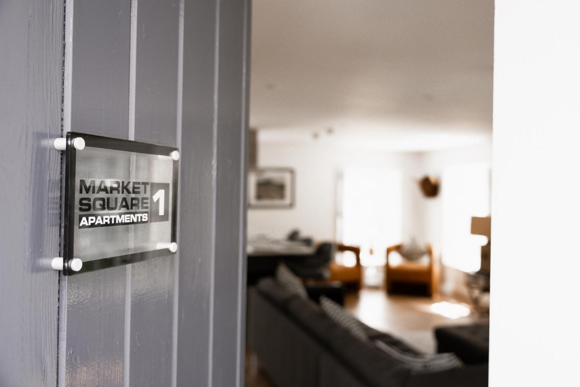 Market Square Apartments Бушмилс Экстерьер фото